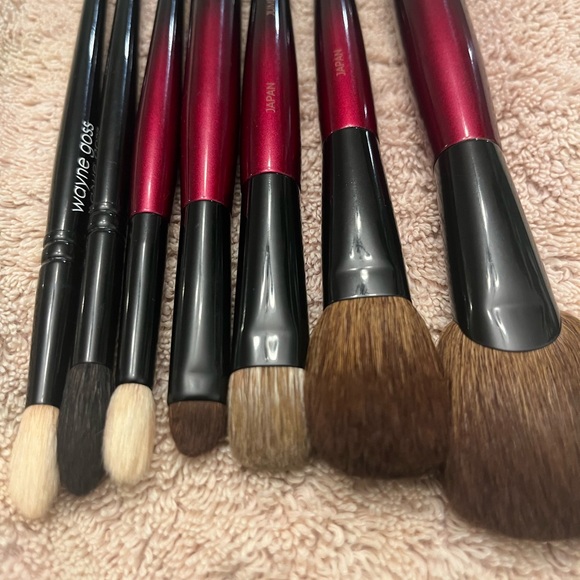Sonia G and Wayne Goss Makeup Brushes - Picture 2 of 13